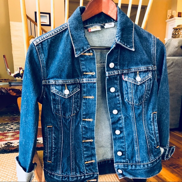 levi's trucker jacket measurements